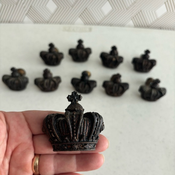 Antique style crown drawer pulls lot (10) - Picture 2 of 7